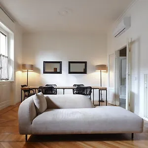 https://adelaide-elegant-apartments.italymilanhotels.net